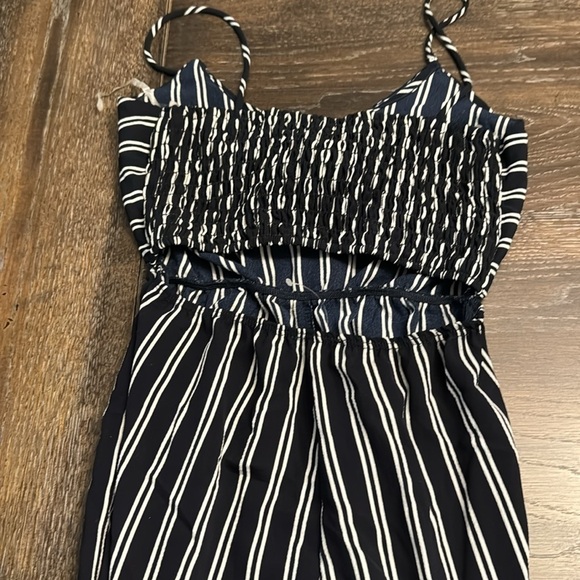 🟠 FASHION NOVA NAVY & WHITE STRIPE JUMPSUIT SIZE MEDIUM - Picture 5 of 5